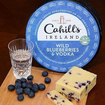 Сир Чеддер Cahill's Irish Farm Cheddar wild and Blueberries vodka (з чорницею і горілкою) 882491189 фото
