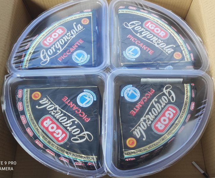 Сир горгонзола пікантна Ігор Igor Nero DOP Gorgonzola Picante Італія 56% вага ~ 1,5 кг  995007009 фото