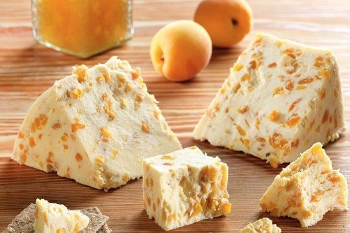 Сир-запеканка з манго та апельсином Ilchester Wensleydale Cheese With Mango & Orande 35%, вага ~ 1,5 кг 997607830 фото